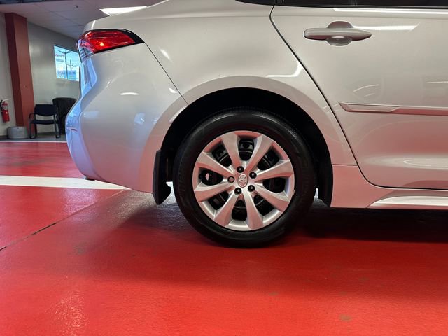 Certified 2025 Toyota Corolla LE image 28