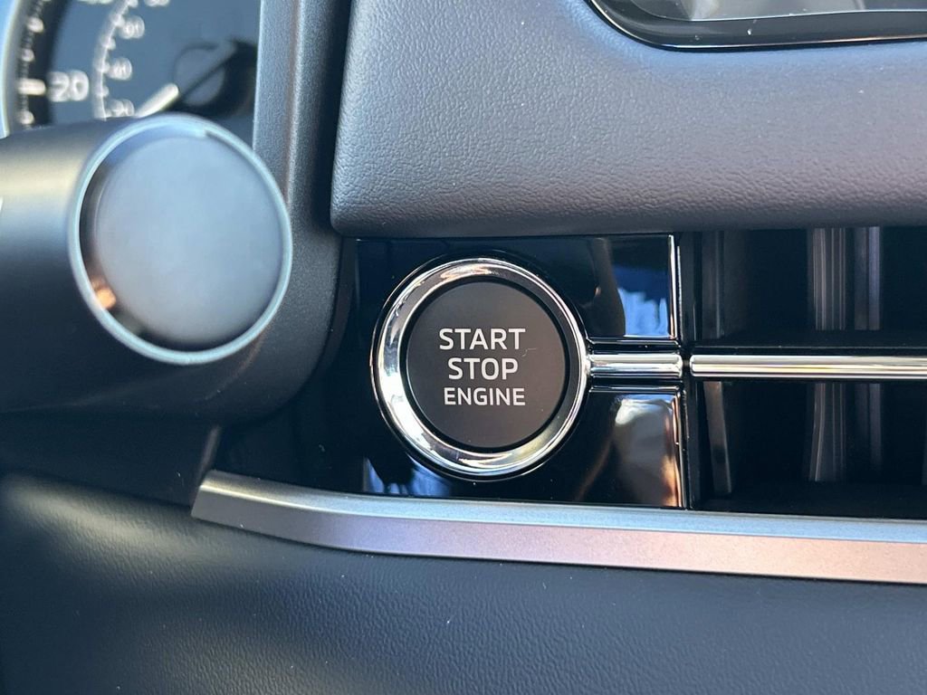 New 2025 Mitsubishi Outlander SE image 32