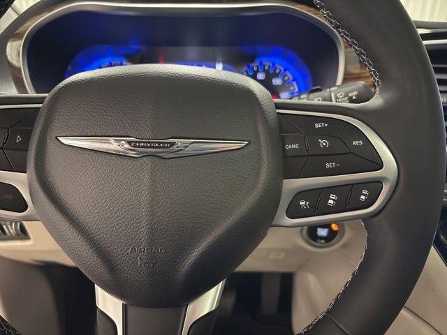 Used 2024 Chrysler Pacifica Limited image 16