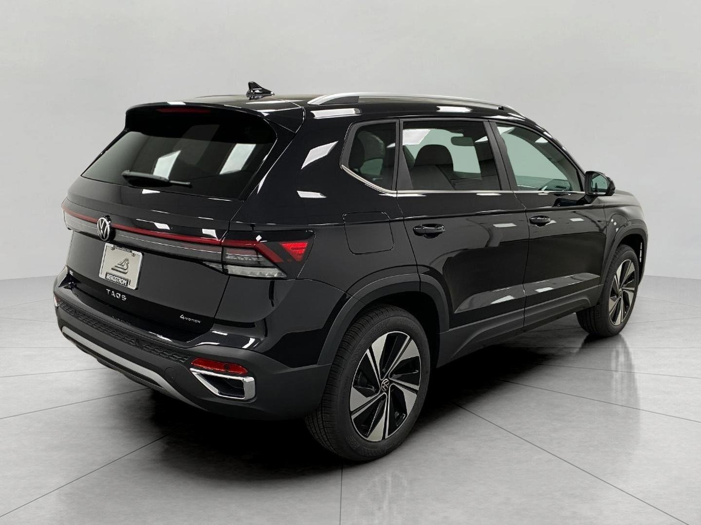New 2026 Volkswagen Taos SE AWD/4WD image 33