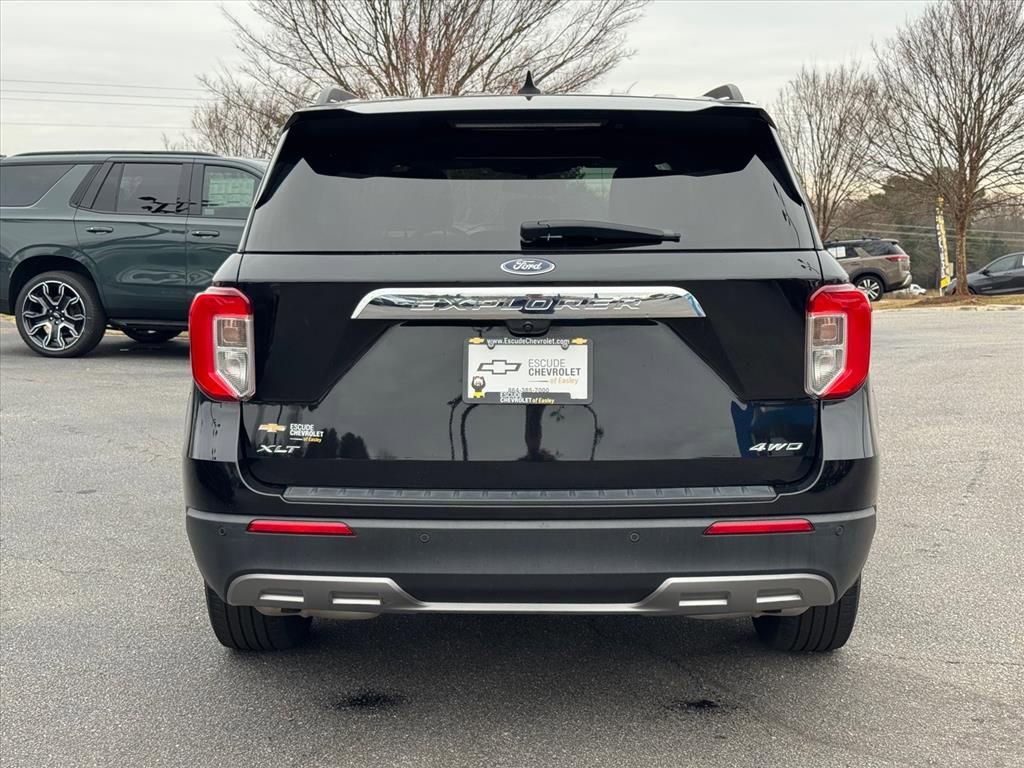 Used 2022 Ford Explorer XLT w/ Equipment Group 202A image 4