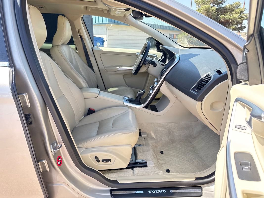 Used 2015 Volvo XC60 T6 w/ Proximity Package image 18