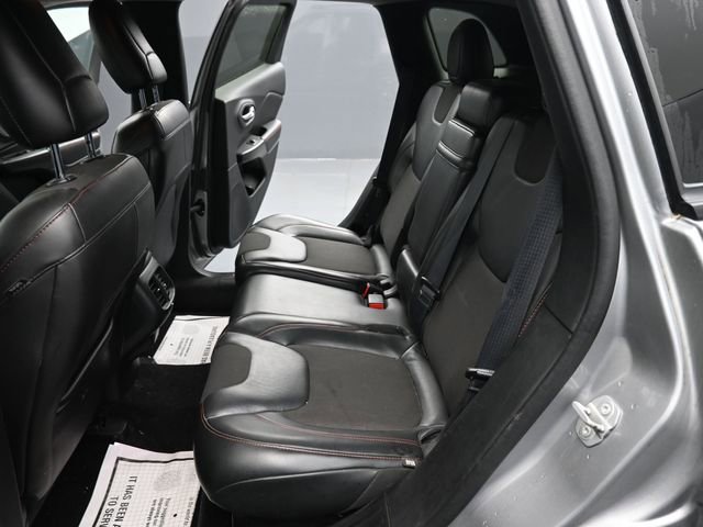 Used 2016 Jeep Cherokee Trailhawk image 10