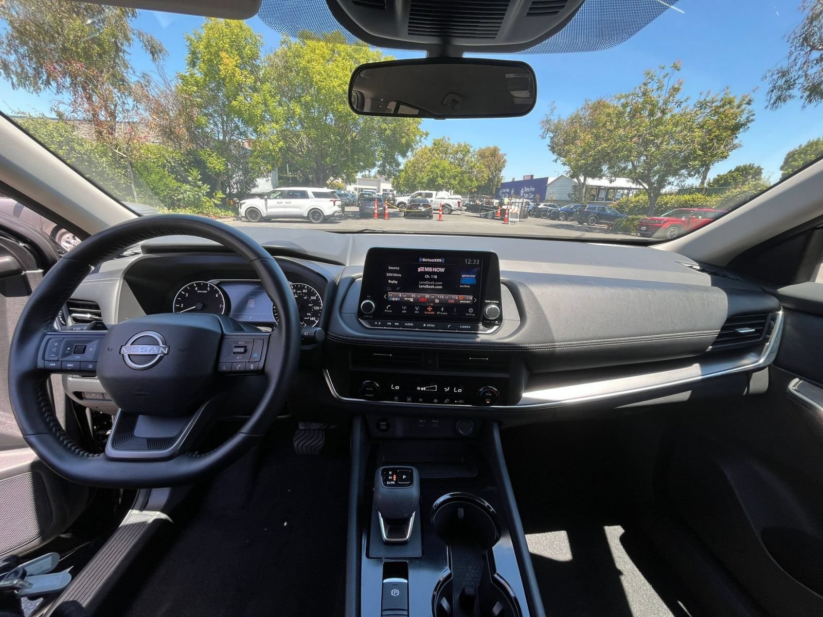 Used 2025 Nissan Rogue SV FWD image 34