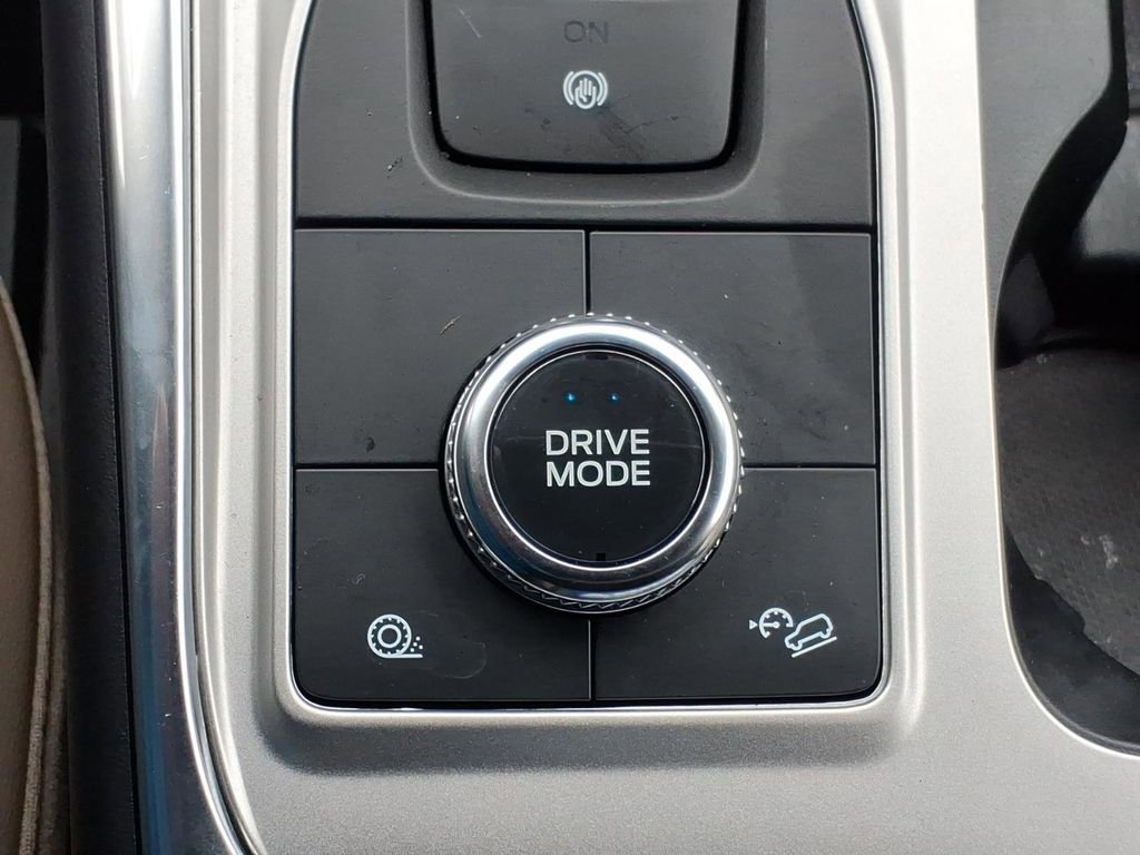 Used 2023 Ford Explorer XLT w/ Equipment Group 202A AWD/4WD image 19