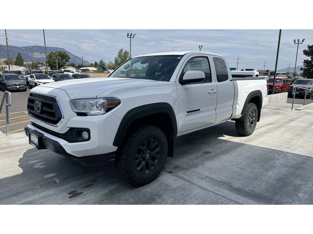 Used 2022 Toyota Tacoma SR5 image 3