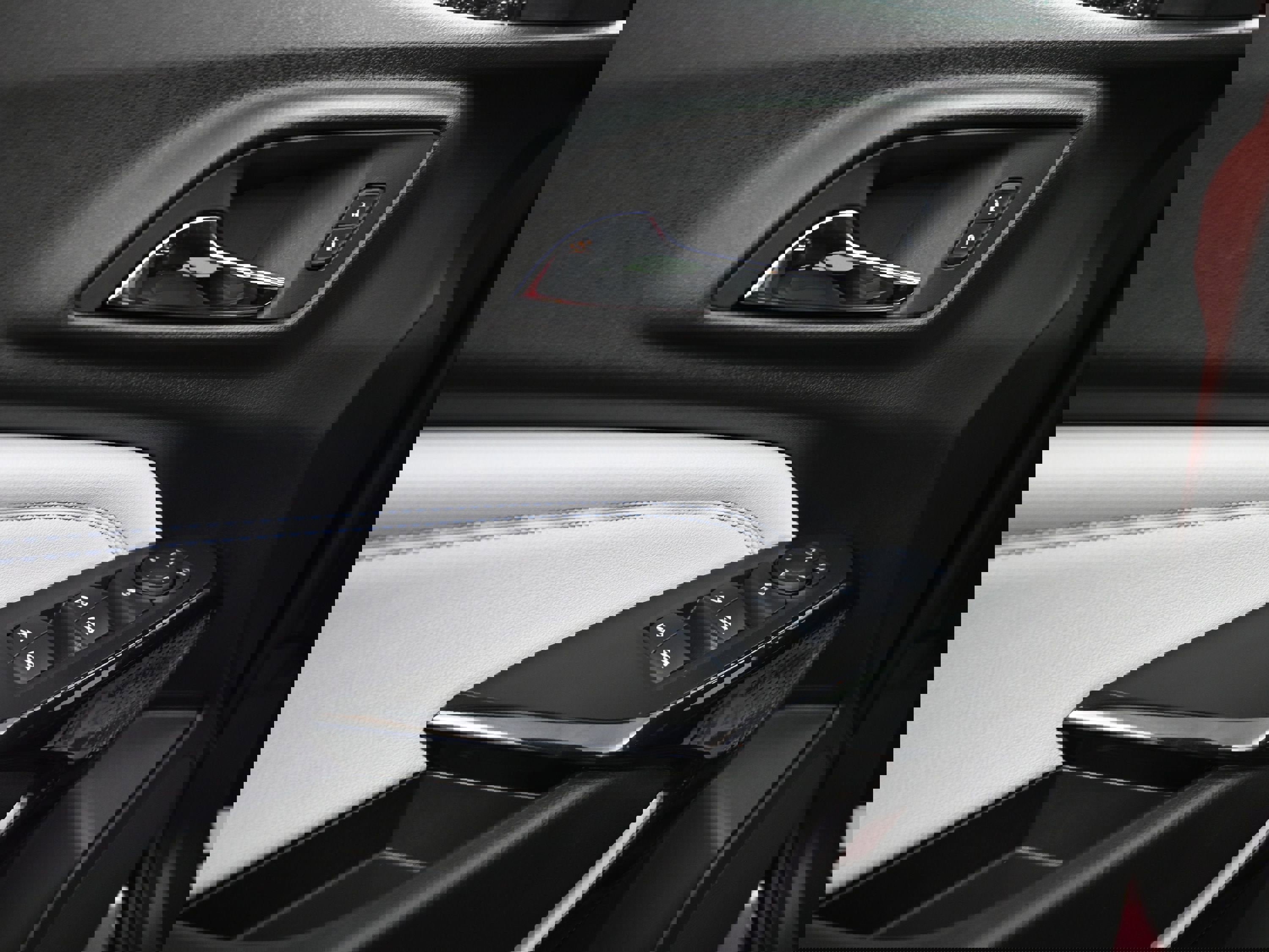 Used 2025 Chevrolet Trax LT w/ LT Convenience Package image 24