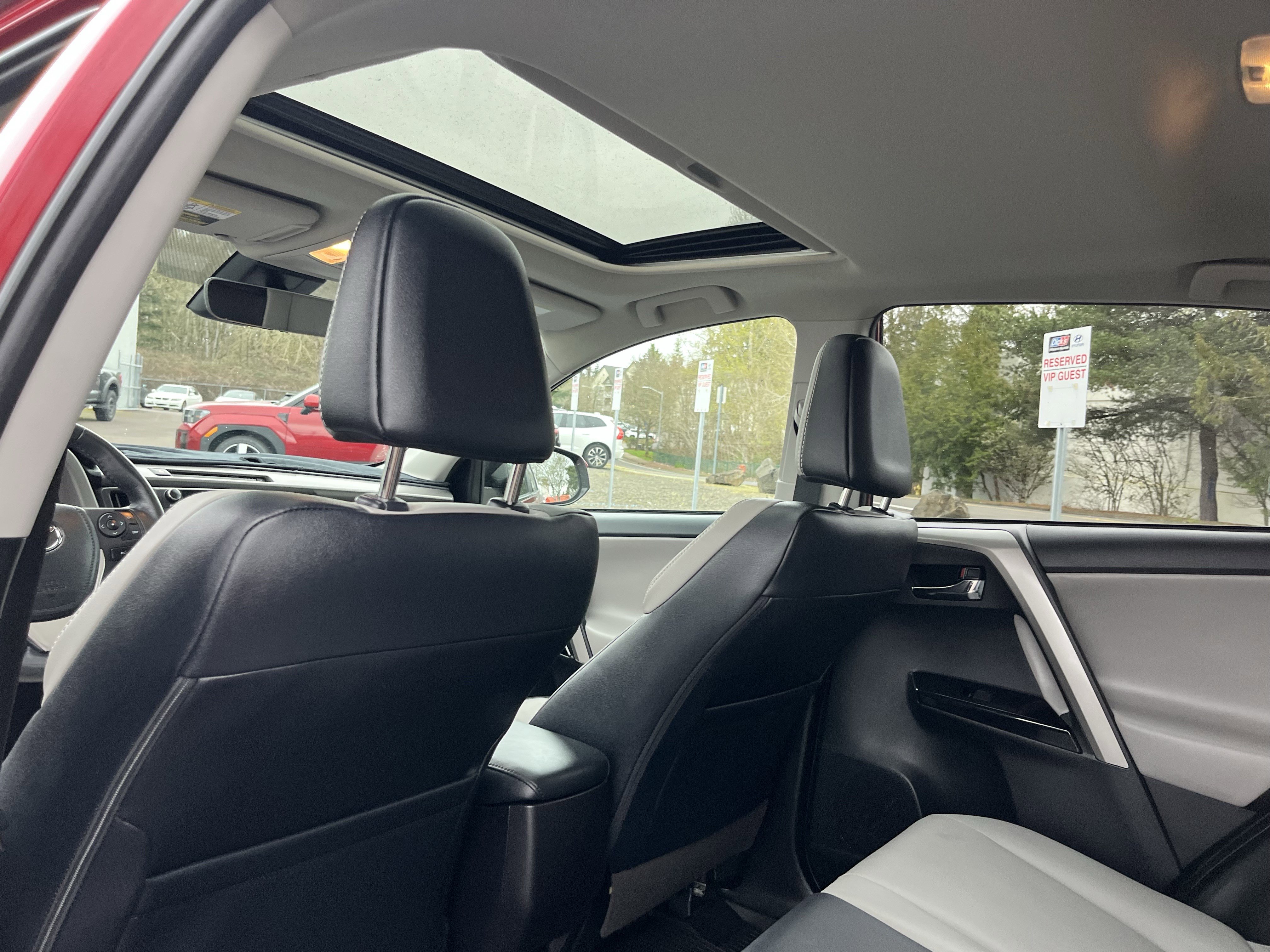 Used 2018 Toyota RAV4 Limited w/ Advanced Technology Package image 15