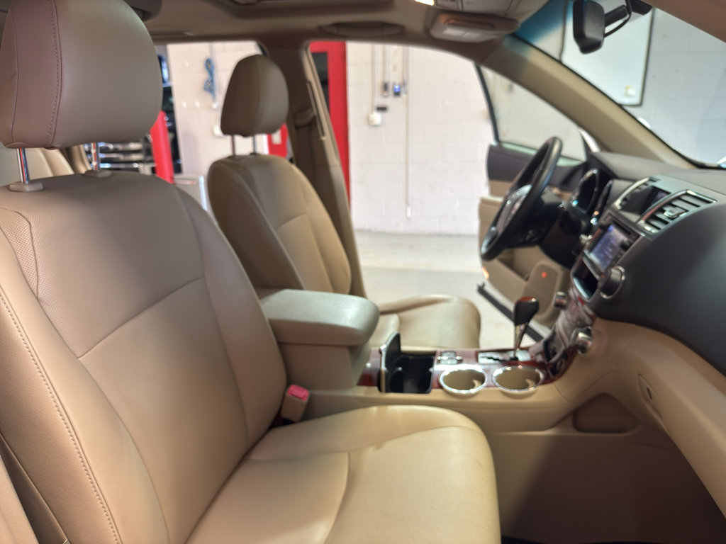 Used 2013 Toyota Highlander Limited AWD/4WD image 21