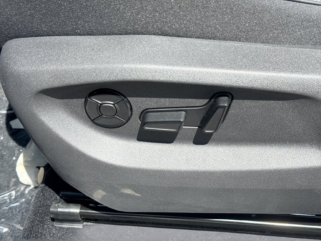 New 2026 Volkswagen Tiguan SE R-Line AWD/4WD image 14