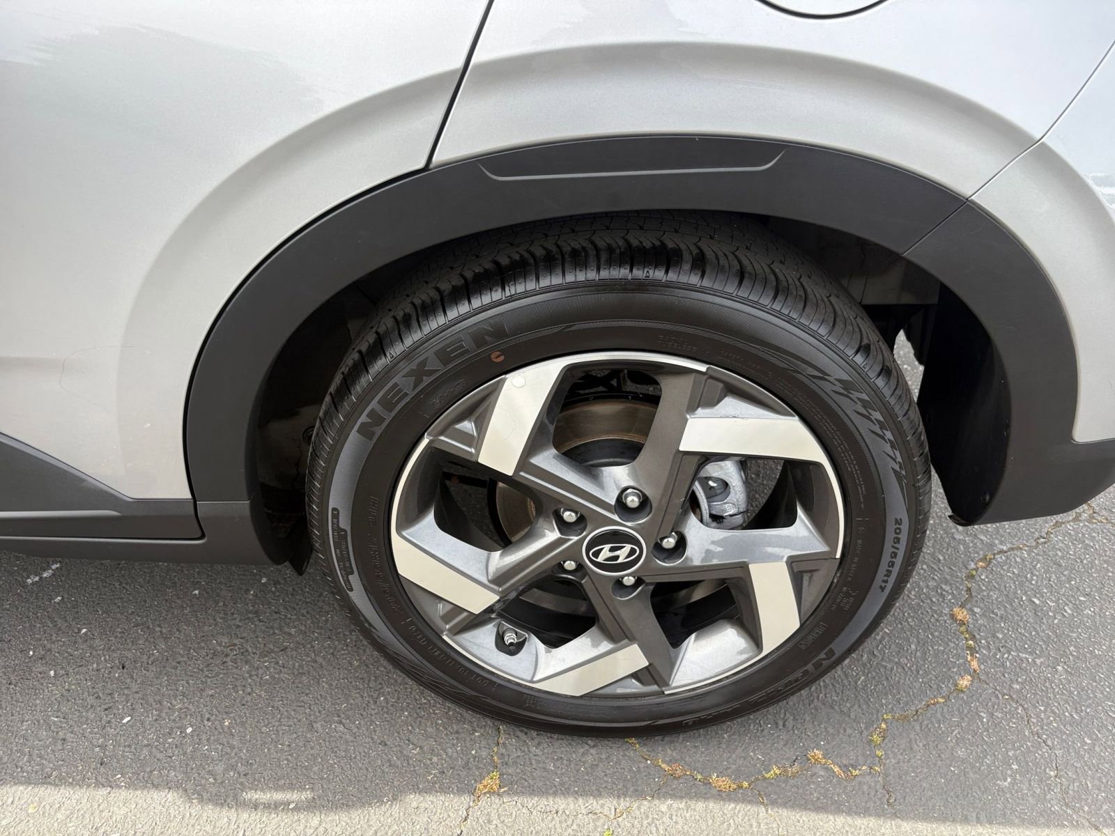 Used 2025 Hyundai Venue SEL image 30