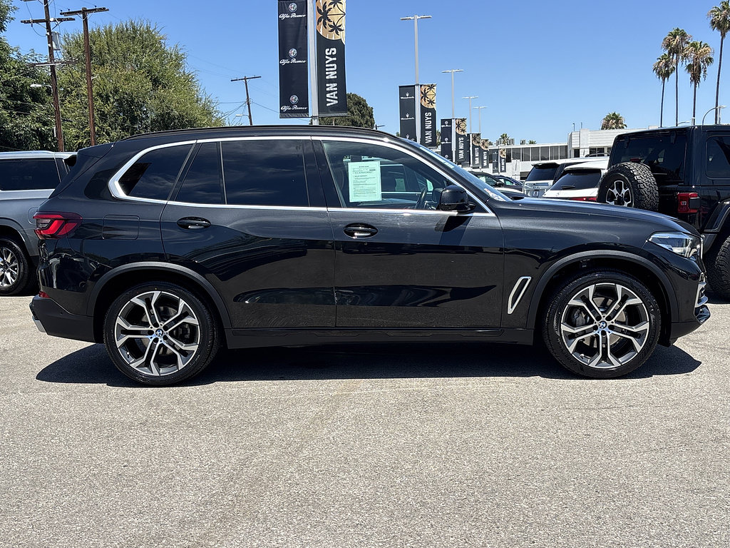 Used 2023 BMW X5 xDrive40i w/ Premium Package AWD/4WD image 2
