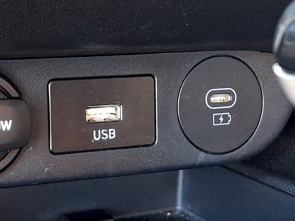 Used 2025 Hyundai Elantra SEL FWD image 26