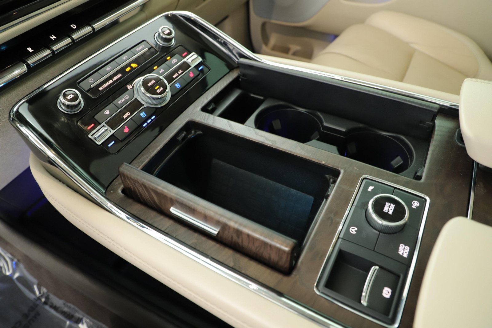 Used 2021 Lincoln Navigator Reserve AWD/4WD image 13