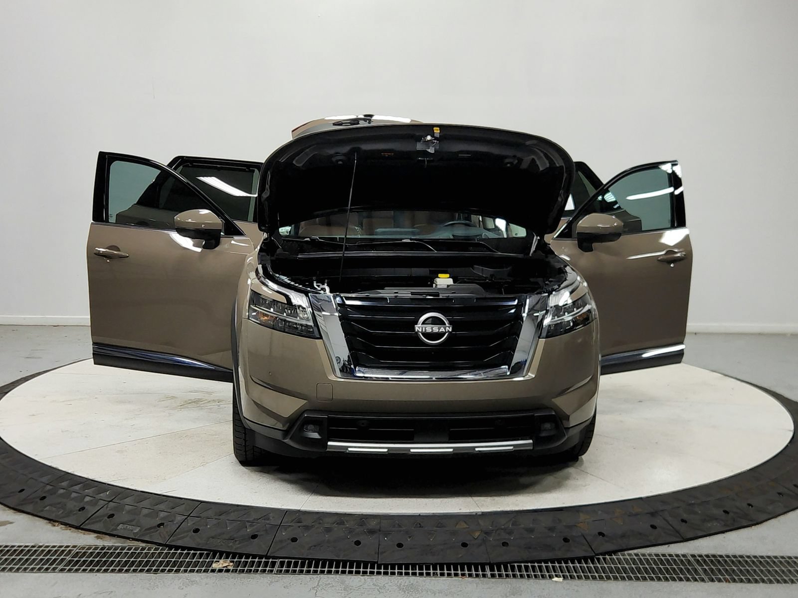 Used 2023 Nissan Pathfinder Platinum w/ Cargo Package AWD/4WD image 11