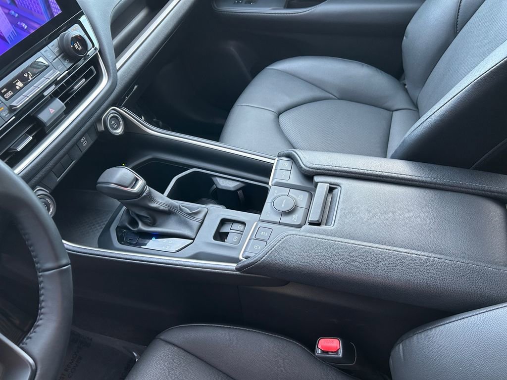 Used 2025 Toyota Grand Highlander AWD image 21