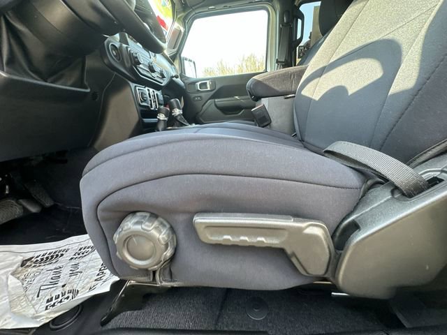 Used 2022 Jeep Gladiator Willys image 16