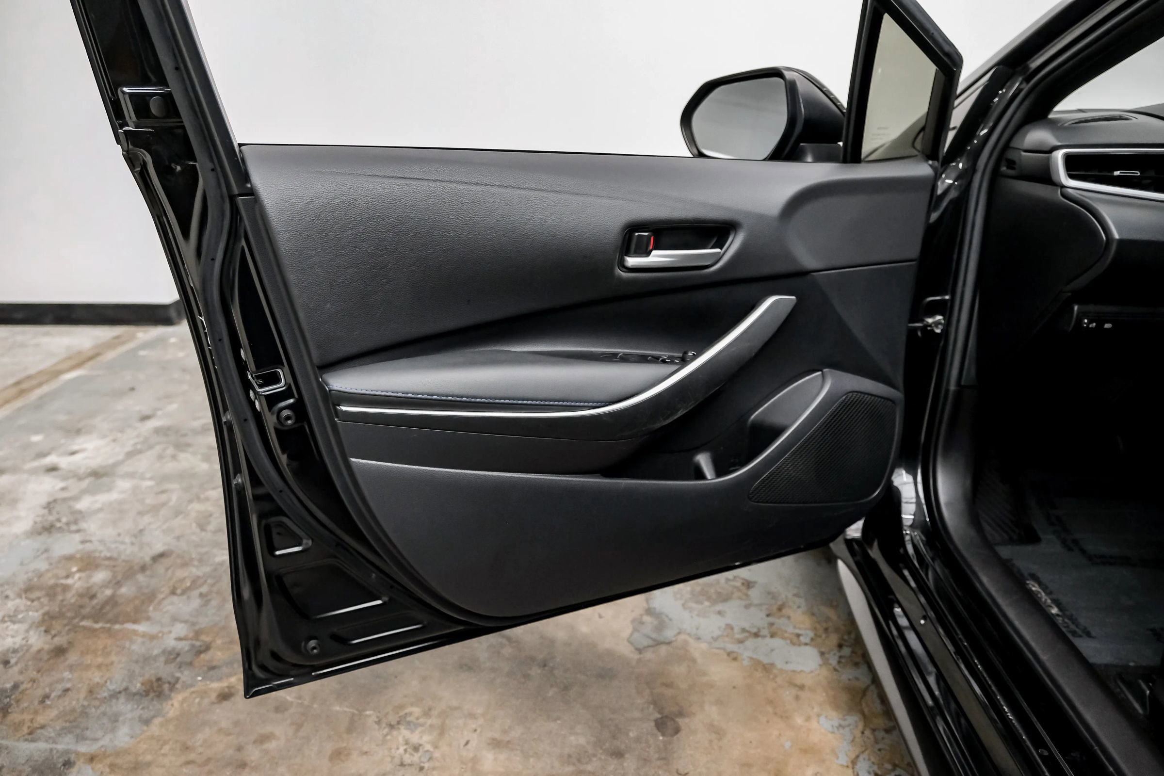 Used 2021 Toyota Corolla SE image 38