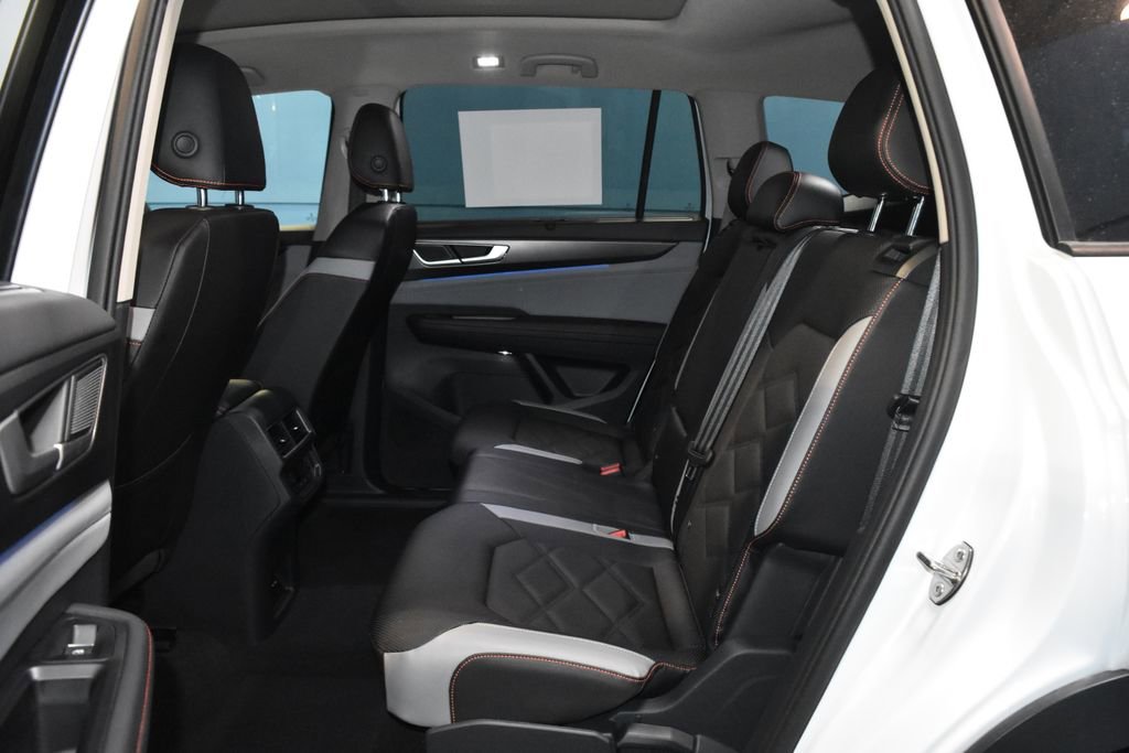 Certified 2025 Volkswagen Atlas Peak Edition SE image 15