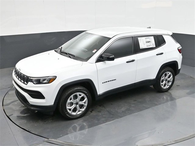 Used 2025 Jeep Compass Sport image 33