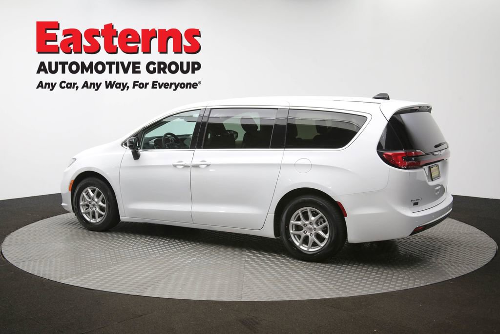 Used 2024 Chrysler Pacifica Touring-L image 61