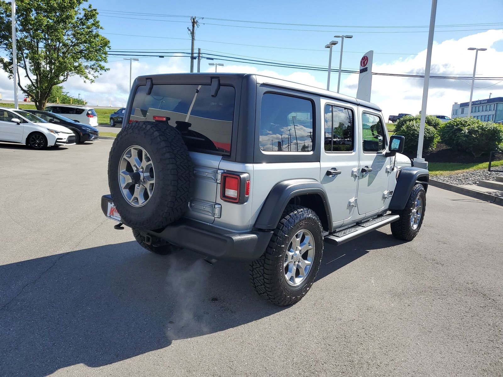 Used 2023 Jeep Wrangler Unlimited Sport AWD/4WD image 4