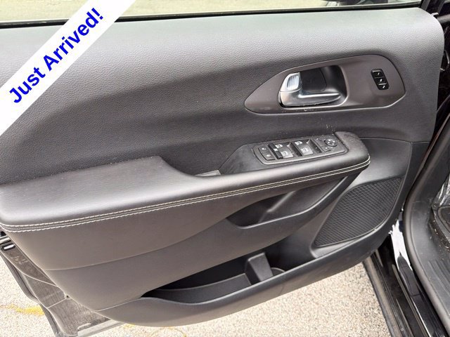 Used 2026 Chrysler Pacifica Select FWD image 27