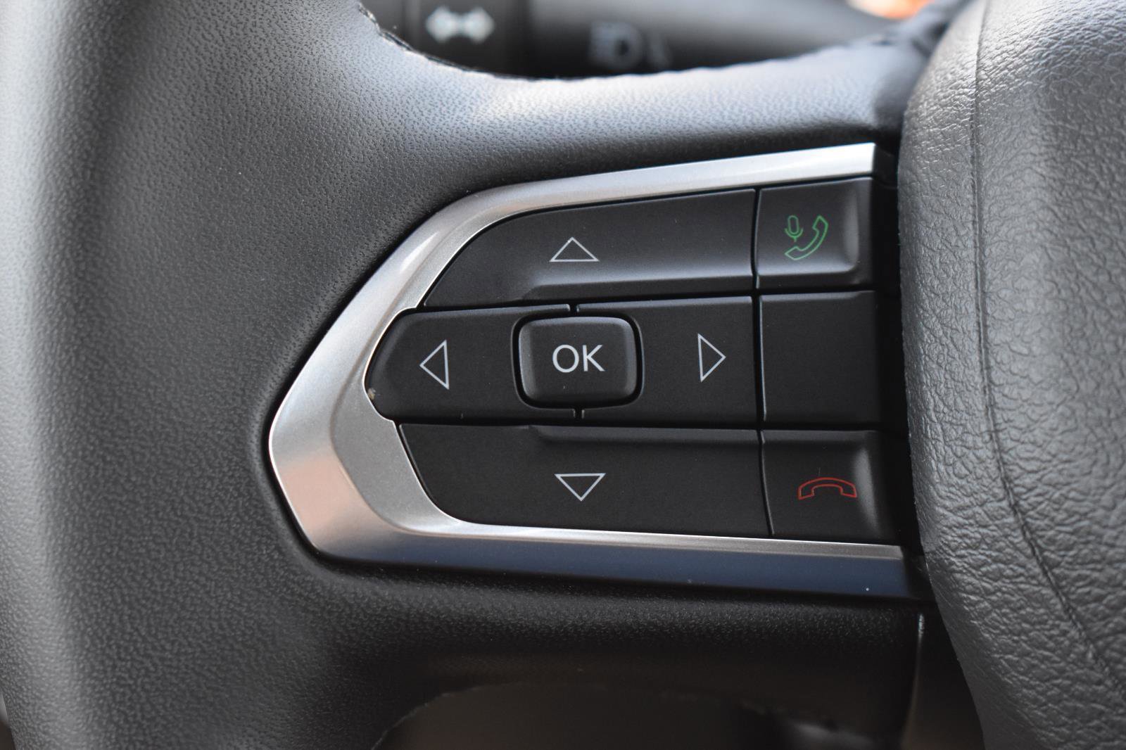 Used 2025 Jeep Compass Limited image 6