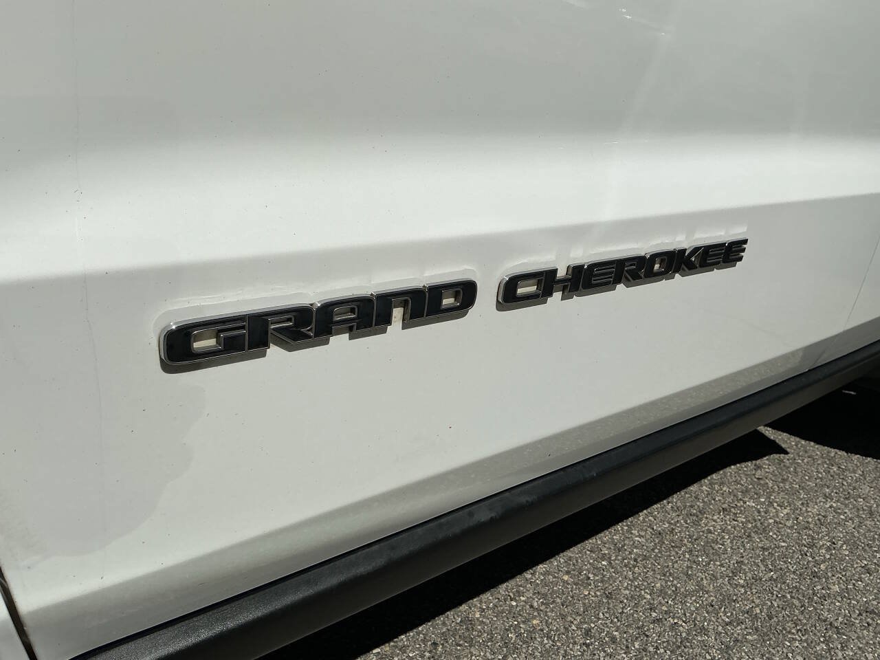 Used 2017 Jeep Grand Cherokee Limited AWD/4WD image 9