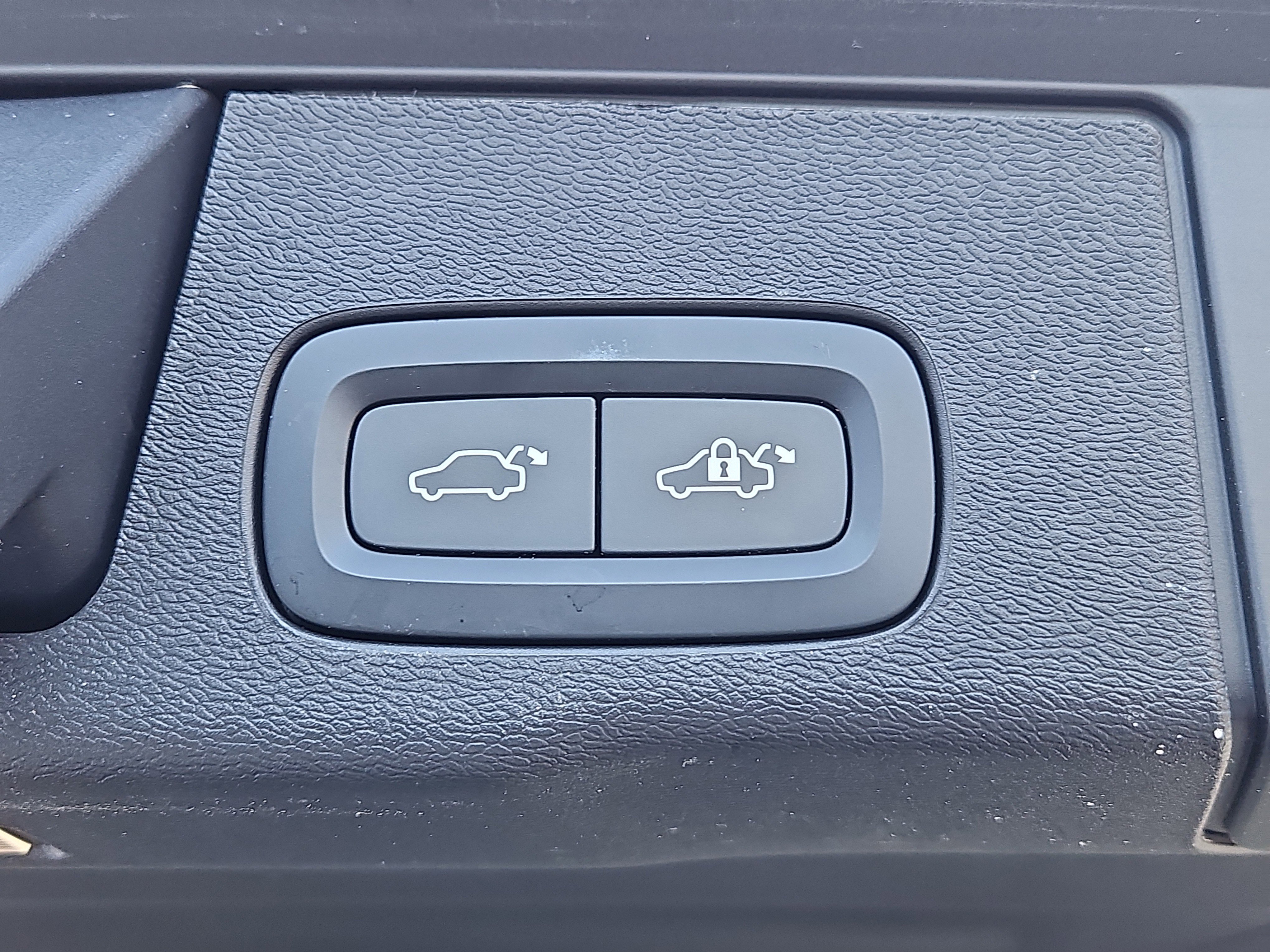 Used 2023 Volvo XC60 B5 Plus w/ Climate Package image 16