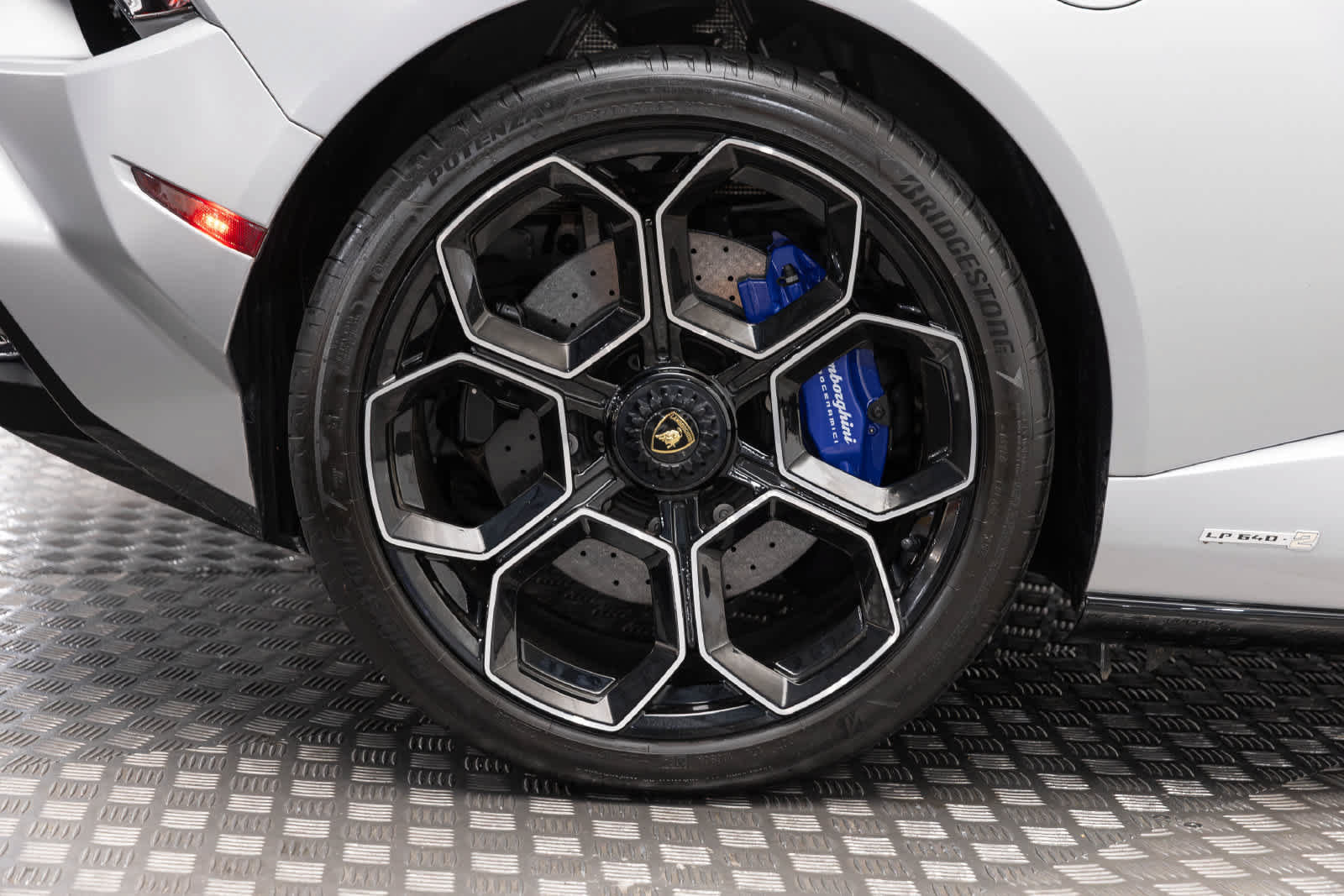 Used 2023 Lamborghini Huracan Tecnica RWD image 45