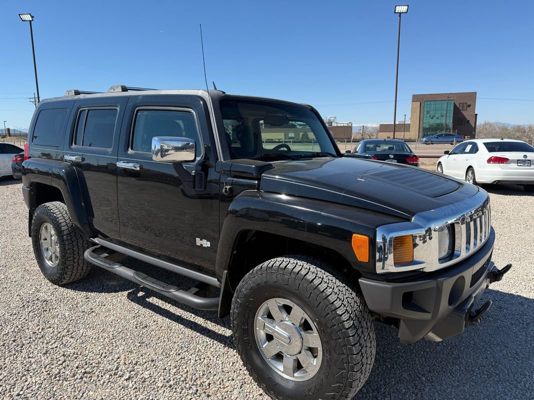 Used 2010 HUMMER H3 Alpha AWD/4WD image 1