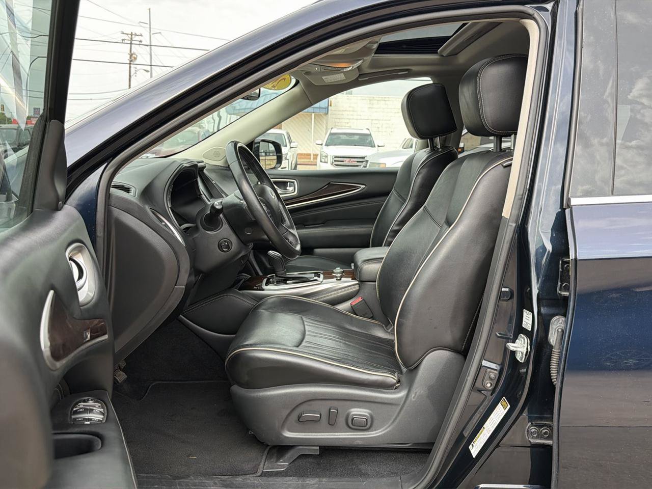 Used 2017 INFINITI QX60 Luxe w/ Deluxe Technology Package AWD/4WD image 9