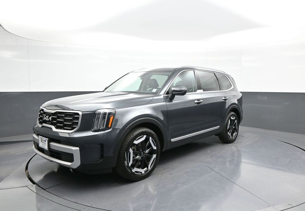 Used 2024 Kia Telluride S w/ S Sunroof Package