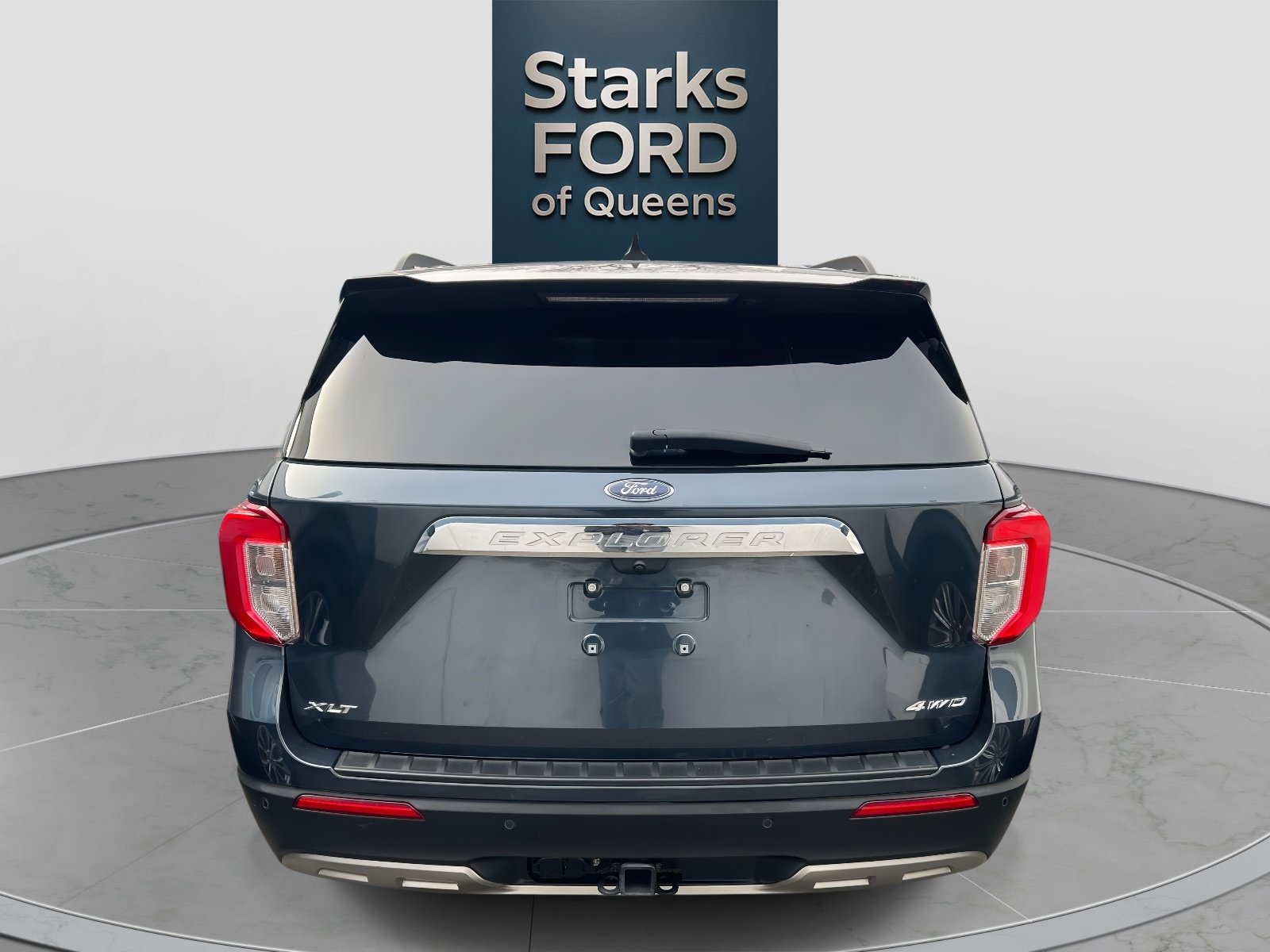 Used 2022 Ford Explorer XLT w/ Equipment Group 202A image 5