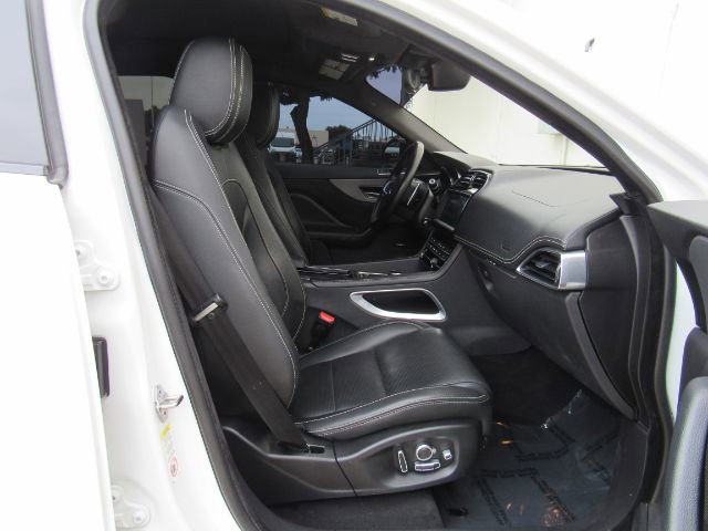 Used 2020 Jaguar F-PACE S image 22