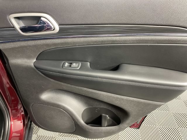 Used 2020 Jeep Grand Cherokee Limited AWD/4WD image 25
