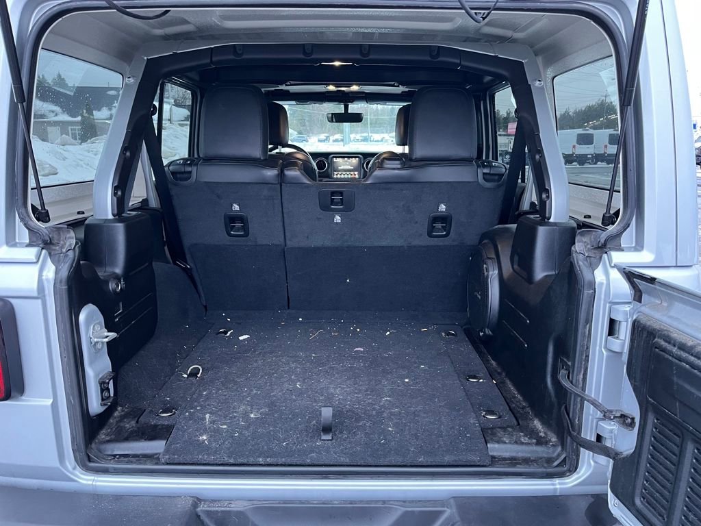 Used 2022 Jeep Wrangler Unlimited Sahara w/ Cold Weather Group image 24