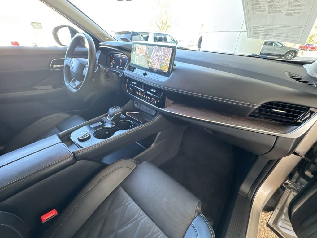 Used 2025 Nissan Rogue Platinum w/ Platinum Premium Package image 30