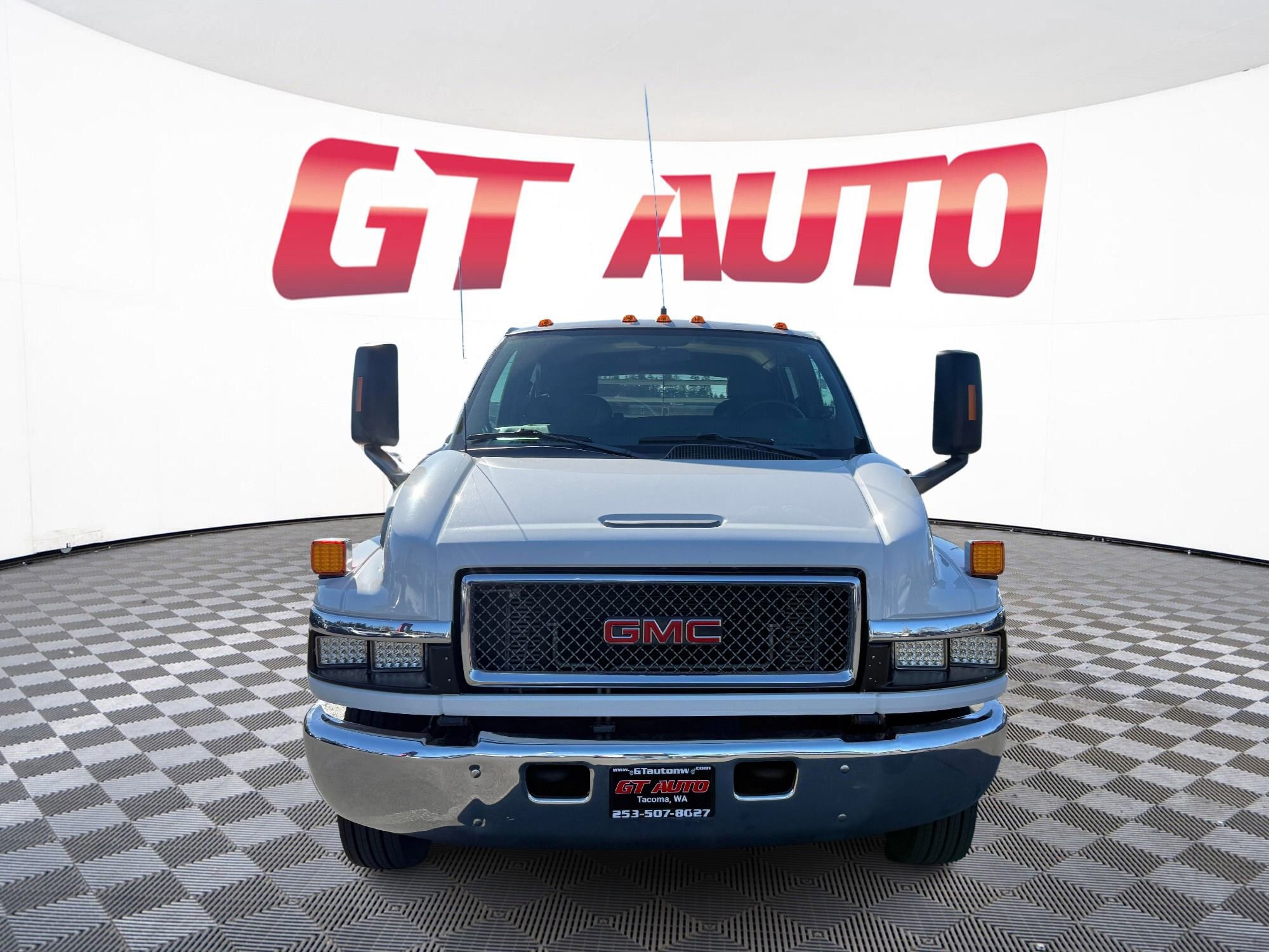 Used 2005 GMC TopKick C4500 2WD Crew Cab image 2