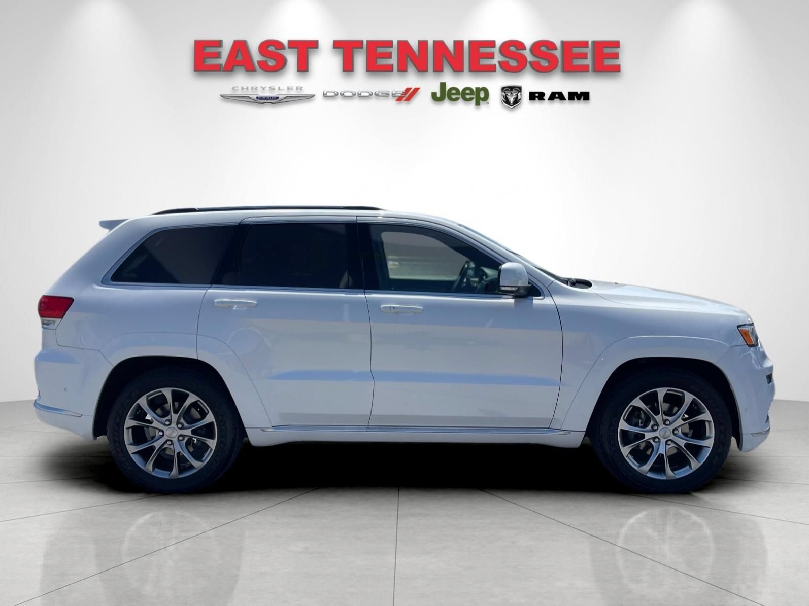 Used 2020 Jeep Grand Cherokee Summit AWD/4WD image 2
