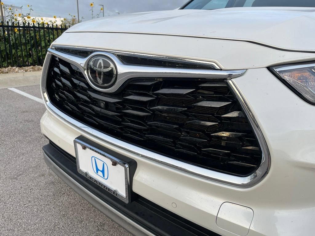 Used 2021 Toyota Highlander Platinum FWD image 16