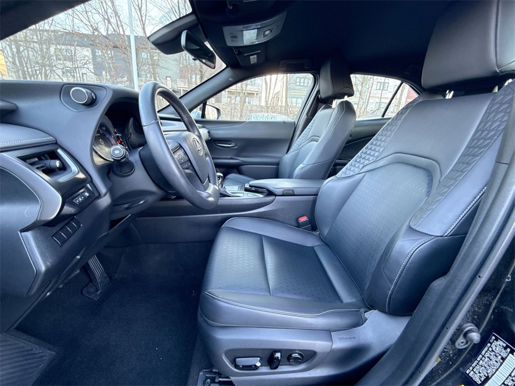 Used 2019 Lexus UX 200 image 13