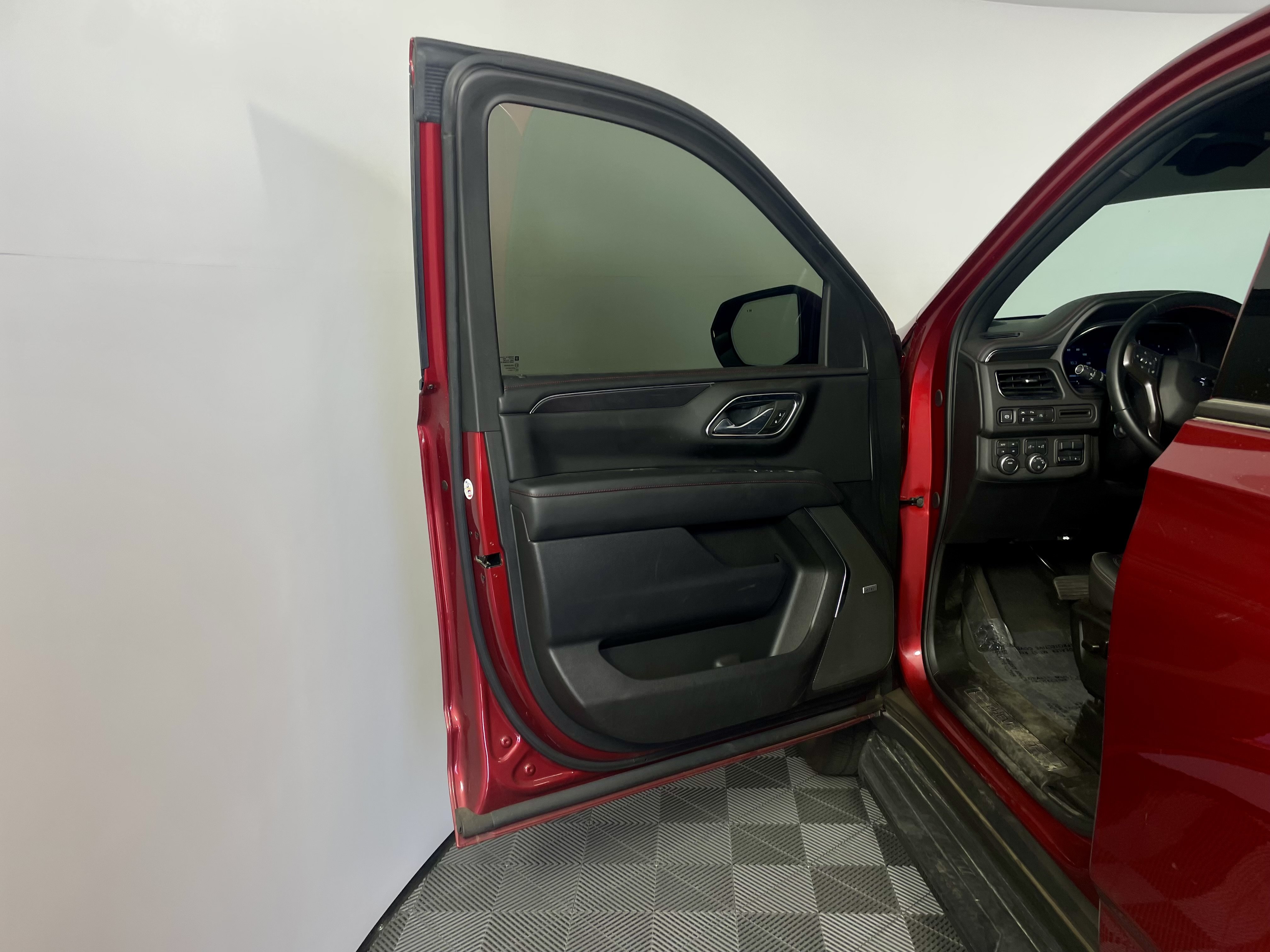 Used 2024 Chevrolet Tahoe RST w/ Luxury Package AWD/4WD image 13