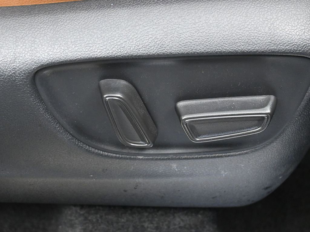 Certified 2025 Toyota Highlander Platinum image 41