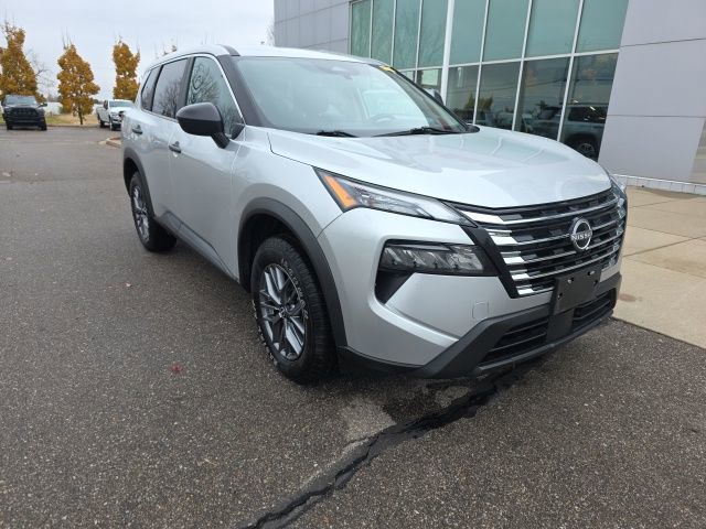 Used 2024 Nissan Rogue S image 3