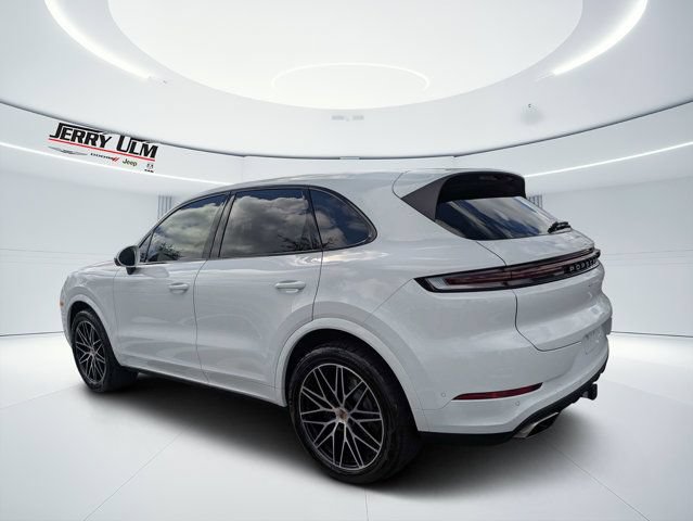 Used 2025 Porsche Cayenne AWD/4WD image 5
