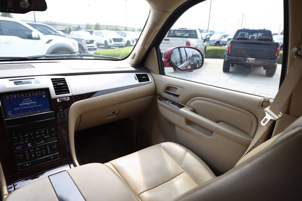 Used 2011 Cadillac Escalade ESV Premium AWD/4WD image 22