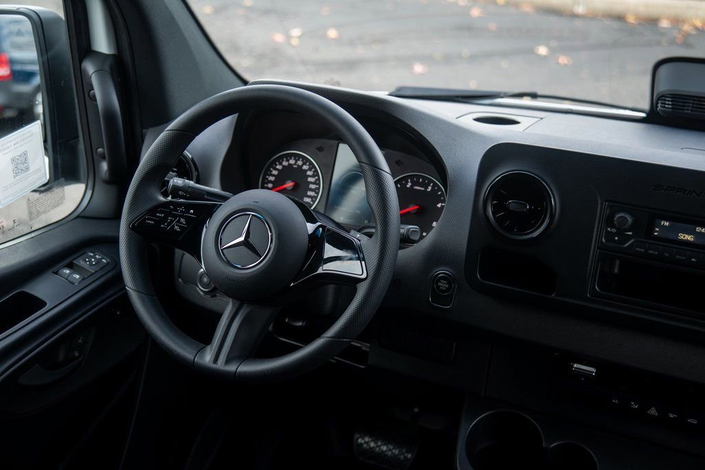Used 2025 Mercedes-Benz Sprinter 2500 image 30