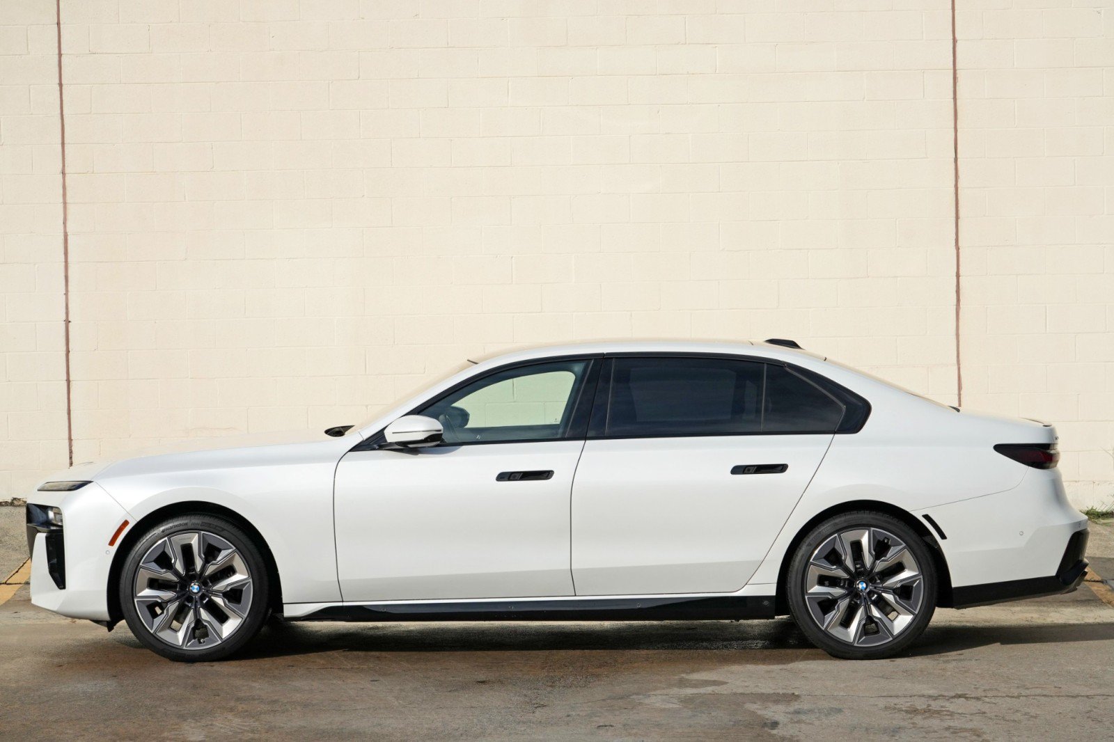 Used 2023 BMW 760i xDrive w/ Executive Package AWD/4WD image 60